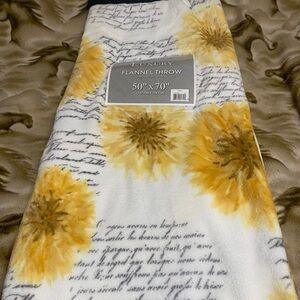 MANON Oversized Luxury Flannel Throw.